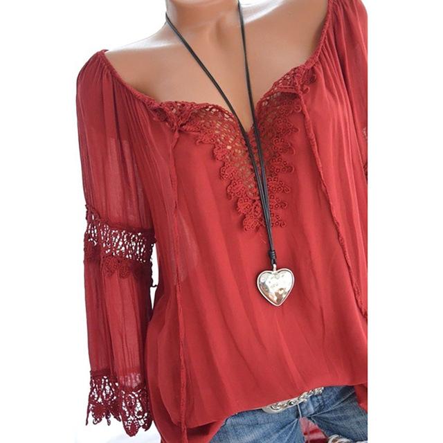 Chemise à manches longues en coton et lin, à dentelle, style asymétrique à une épaule.