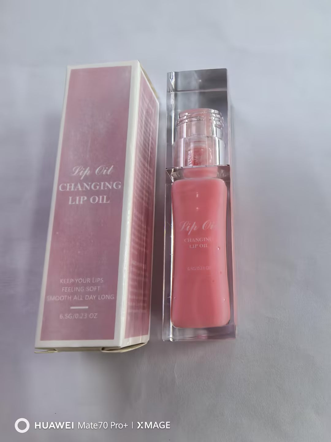 Huile nourrissante et hydratante pour les lèvres, adoucit et atténue les ridules. Produits de beauté.