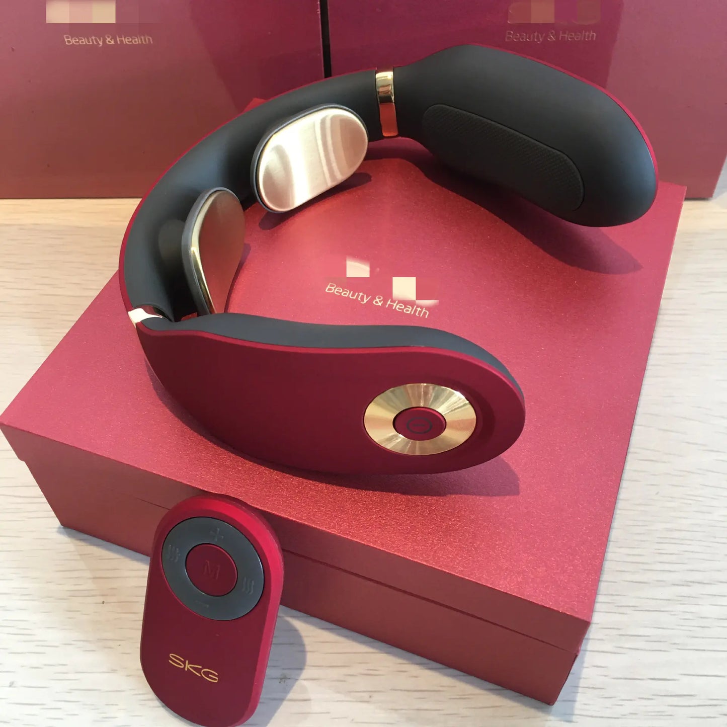 SKG4098 Masseur de Cou Premium Rouge avec Télécommande