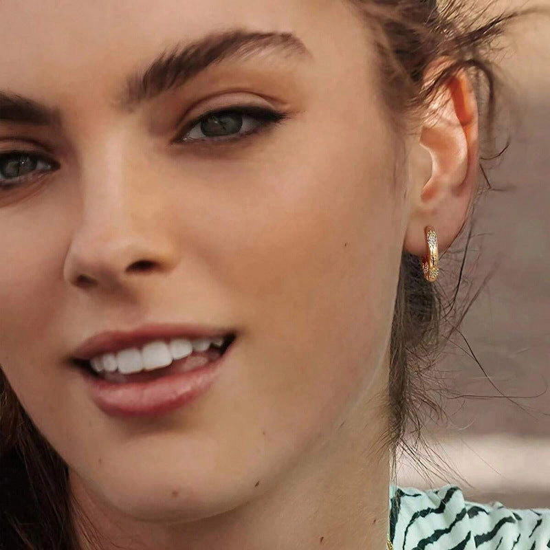 Boucles d'oreilles à motifs élégants en diamant incrusté polyvalentes pour femmes