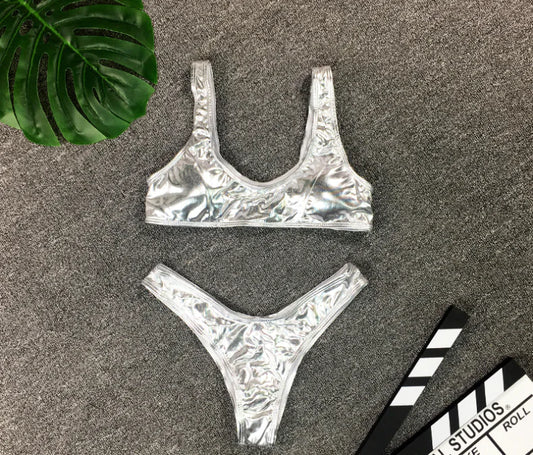 Ligne de Maillots de Bain Femme en Feuille d'Or