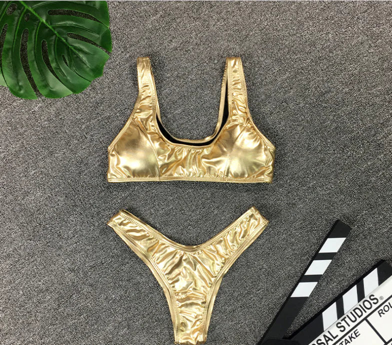 Ligne de Maillots de Bain Femme en Feuille d'Or