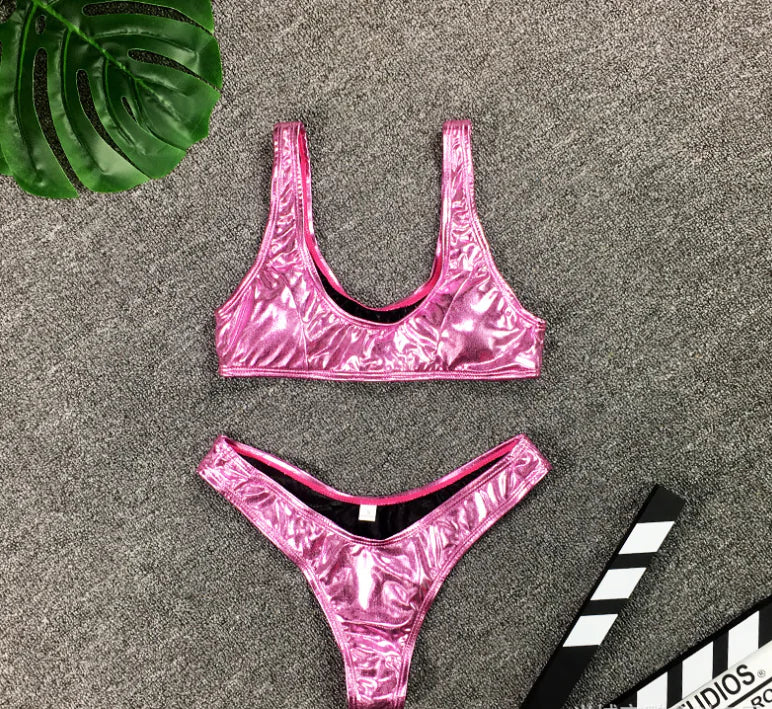 Ligne de Maillots de Bain Femme en Feuille d'Or